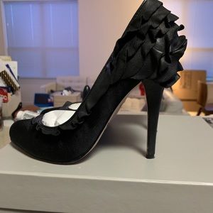 Black Sexy Heels with leather ruffle detail!